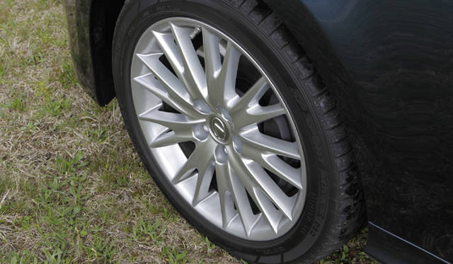 <strong>LEXUS GS 450h version L｜レクサス GS450h バージョン L</strong>