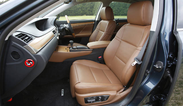 <strong>LEXUS GS 450h version L｜レクサス GS450h バージョン L</strong>