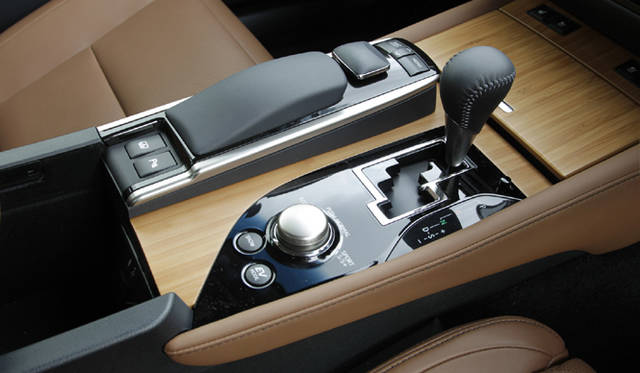 <strong>LEXUS GS 450h version L｜レクサス GS450h バージョン L</strong>