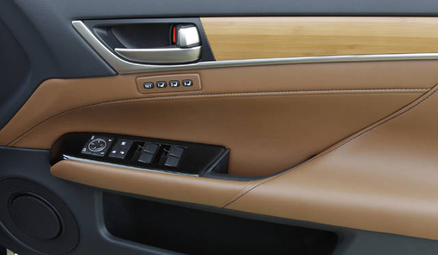 <strong>LEXUS GS 450h version L｜レクサス GS450h バージョン L</strong>