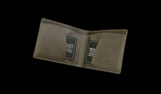 <strong>inquest｜インクエスト</strong>　W11.2×H9.5×D1.6cm。札入れ1万8900円（インクエスト／ヴィンテージ リバイバル プロダクションズ）