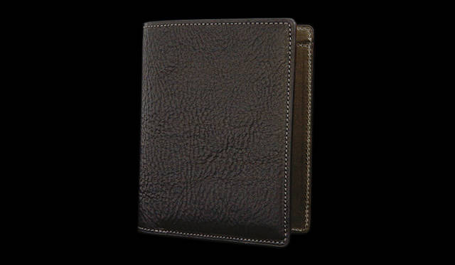 <strong>inquest｜インクエスト</strong>　W9.7×H11.7×D2cm。二つ折り財布2万7300円（インクエスト／ヴィンテージ リバイバル プロダクションズ）