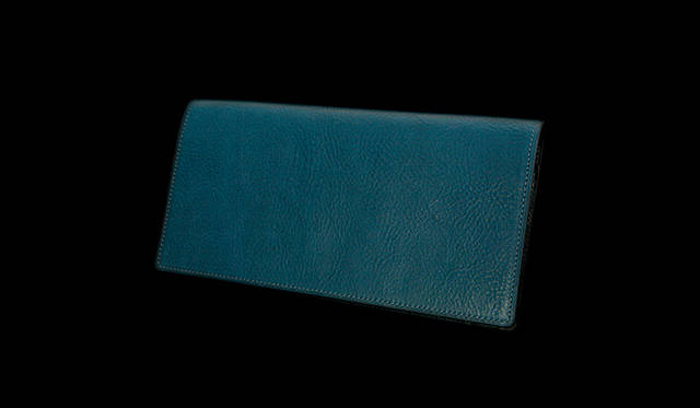 <strong>inquest｜インクエスト</strong>　W19.4×H10×D1.6cm。長財布3万3600円（インクエスト／ヴィンテージ リバイバル プロダクションズ）