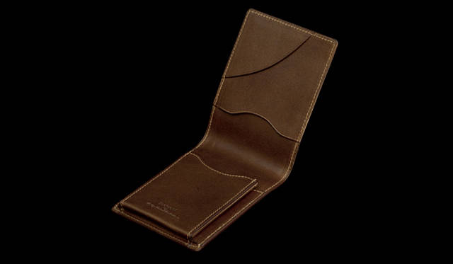 <strong>inquest｜インクエスト</strong>　W8×H10.5×D1cm。名刺入れ1万2600円（インクエスト／ヴィンテージ リバイバル プロダクションズ）