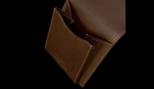 <strong>inquest｜インクエスト</strong>　W8×H10.5×D1cm。名刺入れ1万2600円（インクエスト／ヴィンテージ リバイバル プロダクションズ）