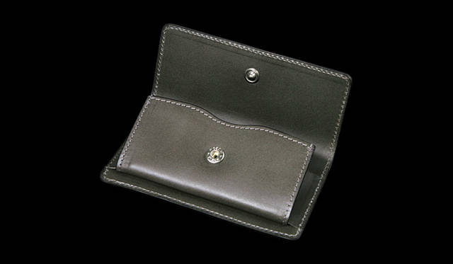 <strong>inquest｜インクエスト</strong>　W10.5×H5.8×D1.5cm。コインケース9450円（インクエスト／ヴィンテージ リバイバル プロダクションズ）