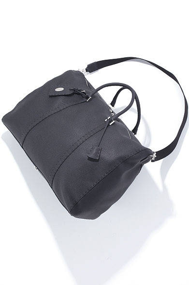 <strong>阪急MEN’S TOKYO｜5月 “サマー アトラクション”</strong>　ボストン38万8500円（フェンディ）