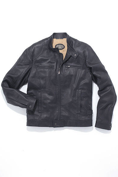 <strong>阪急MEN’S TOKYO｜5月 “サマー アトラクション”</strong>　レザージャケット49万4550円（フェンディ）