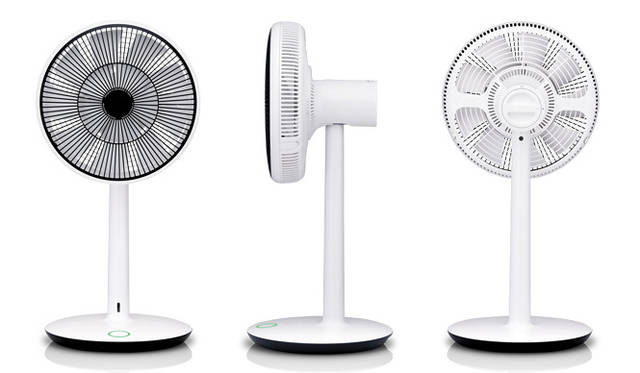 <strong>BALMUDA｜バルミューダ</strong>　「GreenFan mini（グリーンファン・ミニ）」　最弱運転時の消費電力は2W。1日8時間運転しても1ヵ月の電気代は約11円