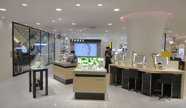 <strong>Shibuya Hikarie ShinQs｜渋谷ヒカリエ シンクス</strong>　地下1階　スリー　