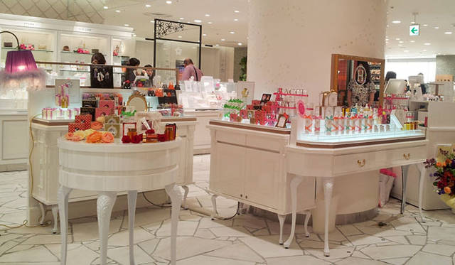 <strong>Shibuya Hikarie ShinQs｜渋谷ヒカリエ シンクス</strong>　地下1階　ハッチ