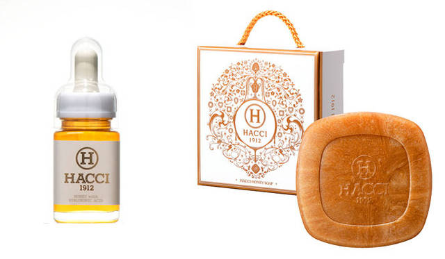 <strong>Shibuya Hikarie ShinQs｜渋谷ヒカリエ シンクス</strong>　地下1階　ハッチ　左／食用のはちみつに美容成分を配合したビューティーハニーシリーズ。「ビューティーハニー」（ヒアルロン酸／フラバンジェノール®・コラーゲン／コエンザイムQ10／ローヤルゼリー）3900円（40g）、5800円（140g）、右／天然のはちみつを10％以上も配合した贅たくな「はちみつ洗顔石けん」5040円（80g）、6825円（120g）