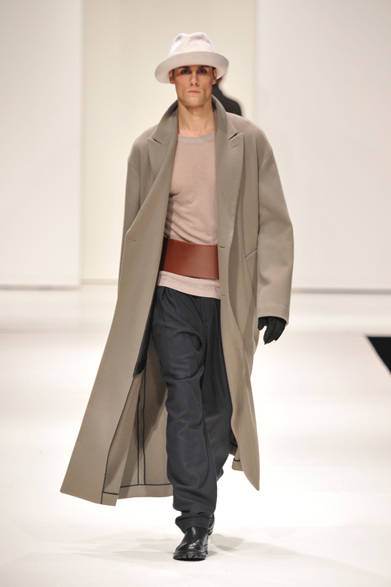 <strong>第2回メンズファッションウィーク・シンガポール（MFWS 2012）</strong>　「SONGZIO（ソン ジオ）」