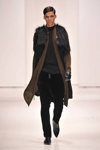 <strong>第2回メンズファッションウィーク・シンガポール（MFWS 2012）</strong>　「RESURRECTION（レザレクション）」