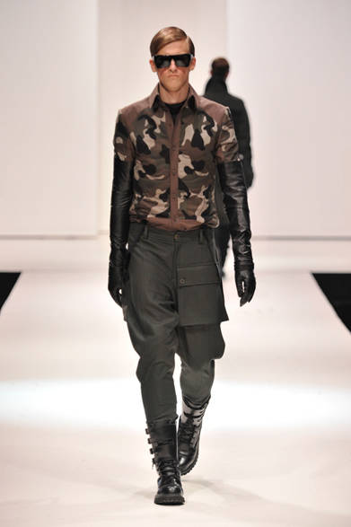 <strong>第2回メンズファッションウィーク・シンガポール（MFWS 2012）</strong>　「RESURRECTION（レザレクション）」