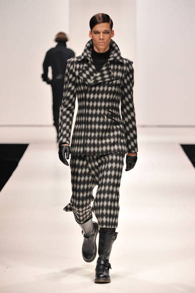 <strong>第2回メンズファッションウィーク・シンガポール（MFWS 2012）</strong>　「RESURRECTION（レザレクション）」