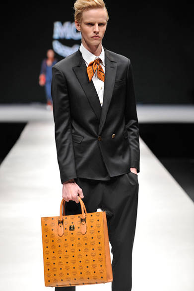 <strong>第2回メンズファッションウィーク・シンガポール（MFWS 2012）</strong>　「MCM（エムシーエム）」