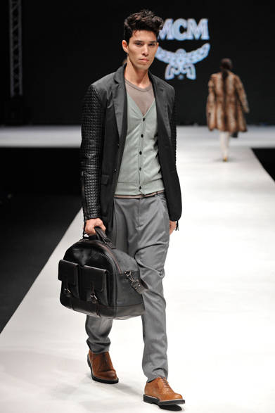 <strong>第2回メンズファッションウィーク・シンガポール（MFWS 2012）</strong>　「MCM（エムシーエム）」
