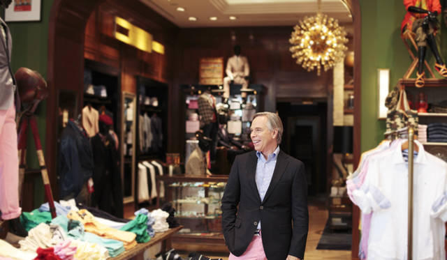 <strong>TOMMY HILFIGER｜トミー・ヒルフィガー</strong>　表参道店の完成度の高さにご満悦のトミー・ヒルフィガー氏