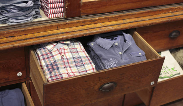 <strong>TOMMY HILFIGER｜トミー・ヒルフィガー</strong>　ヴィンテージの什器類はトミー ヒルフィガーの服を引き立てる名脇役だ