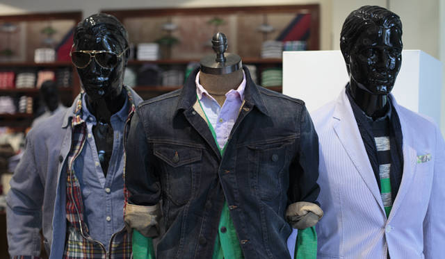 <strong>TOMMY HILFIGER｜トミー・ヒルフィガー</strong>　カジュアルとドレスが見事にミックスされたコーディネイト