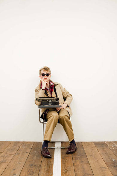 <strong>HUM & RAWER｜ハム アンド ロワー</strong>　2012-13年秋冬コレクション　リバーシブルレイヤードブルゾン6万8250円、オンブレチェックオープンカラーシャツ 2万2050円、ウェストポイントトラウザーズ タイプM-41 2万4150円