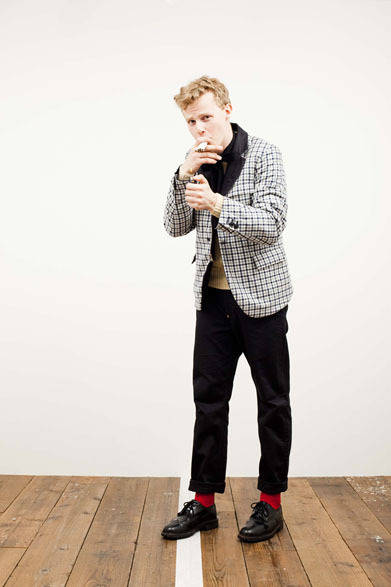 <strong>HUM & RAWER｜ハム アンド ロワー</strong>　リバーシブルジャケット6万900円、5ポケットコットンサテンパンツ2万1000円