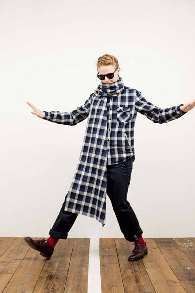 <strong>HUM & RAWER｜ハム アンド ロワー</strong>　チェックCPOジャケット3万9900円、ウェストポイントトラウザーズ タイプM-41 2万4150円