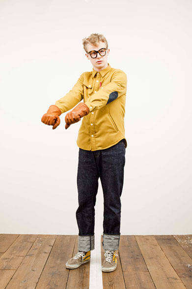 <strong>HUM & RAWER｜ハム アンド ロワー</strong>　チーフ・ペティ・オフィサージャケット3万9900円、5ポケットデニムパンツ2万2050円