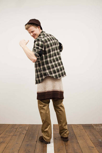 <strong>HUM & RAWER｜ハム アンド ロワー</strong>　チェックCPOジャケット3万9900円、ウェストポイントトラウザーズ タイプM-41 2万4150円