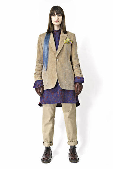 <strong>TAISHI NOBUKUNI｜タイシ ノブクニ</strong>　「PSYCHO TAILOR」　ジャケット17万6400円、シャツ4万4100円、パンツ2万9400円