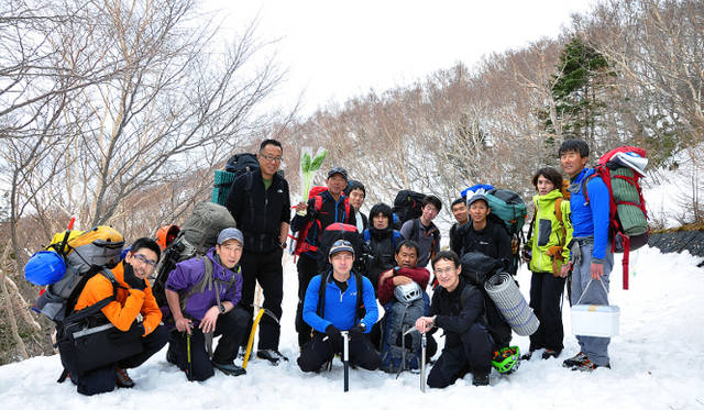 <strong>金環日食</strong>　4月26日に行われたテスト登山の様子