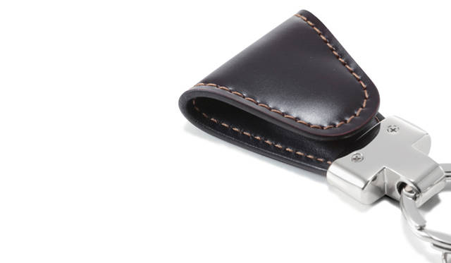 <strong>Vintage Revival Productions｜ヴィンテージ リバイバル プロダクションズ</strong>　コードバン独特のツヤが魅力。5460円（ヴィンテージ リバイバル プロダクションズ）