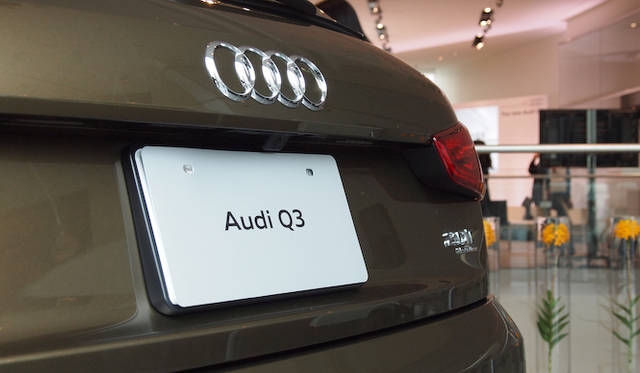 <strong>Audi Q3｜アウディQ3</strong>　ナンバープレートのある面とリアのランプとは連続せず、立体的な造形になっている（写真はS-Line仕様）