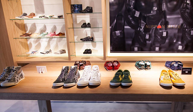 <strong>Onitsuka Tiger｜オニツカタイガー</strong>　「オニツカタイガー表参道」 2階