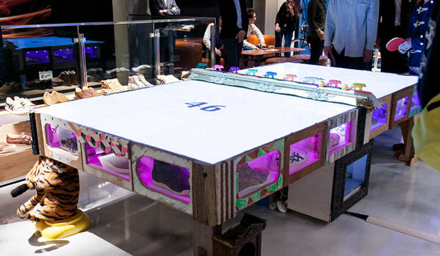 <strong>Onitsuka Tiger｜オニツカタイガー</strong>　「オニツカタイガー表参道」2階の卓球台