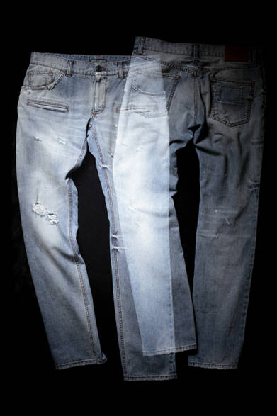 今シーズンのドルチェ＆ガッバーナは、特徴的なポケットをあしらったデニムパンツが多くそろう。なかでもフロントのスリットポケットと薄い色落ちのコンビネーションが絶妙なのがこちら。洗いざらしのチェックシャツや、アウター風に仕上げたシャツとコーディネートすれば、このデニムの魅力を引き出すことができる。<br /><br />5万6700円（ドルチェ＆ガッバーナ）<br /><br />ドルチェ＆ガッバーナ ジャパン<br />Tel.03-6419-2220<br />www.dolcegabbana.jp