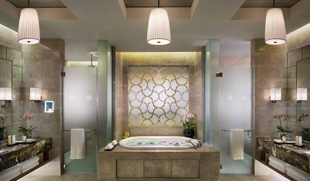 <strong>Marina Bay Sands Singapore｜マリーナ・ベイ・サンズ</strong>　チェアマン・スイートルームの優雅なバスルーム