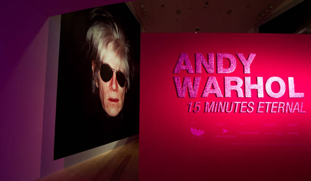 <strong>Marina Bay Sands Singapore｜マリーナ・ベイ・サンズ</strong>　現在開催中の巡回展「アンディ・ウォーホル：15分の永遠」　© 2012 The Andy Warhol Foundation for the Visual Arts, Inc. / Artists Rights Society (ARS), New York and Marina Bay Sands