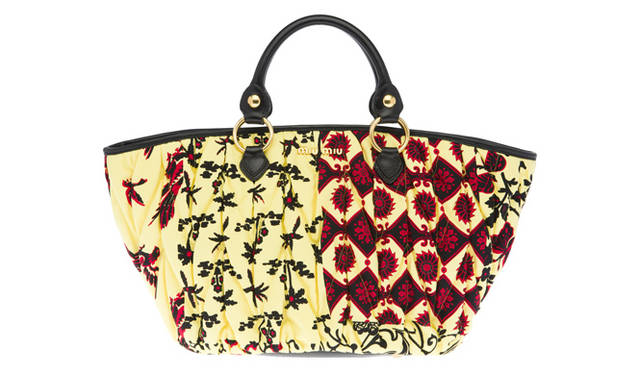 <strong>MIU MIU｜ミュウミュウ</strong>　バッグ（限定25個） [W25×H26×D13cm] 8万9250円