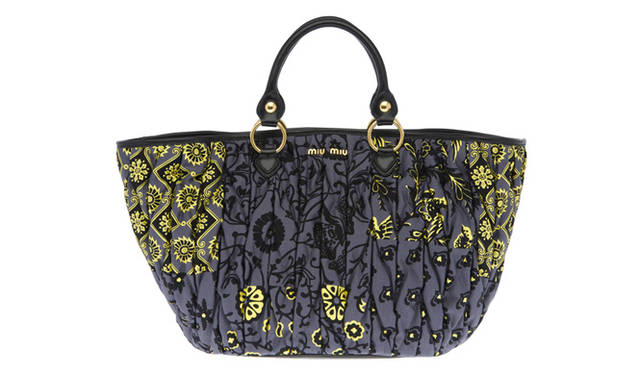 <strong>MIU MIU｜ミュウミュウ</strong>　バッグ（限定15個） [W29×H30×D16cm] 9万9750円