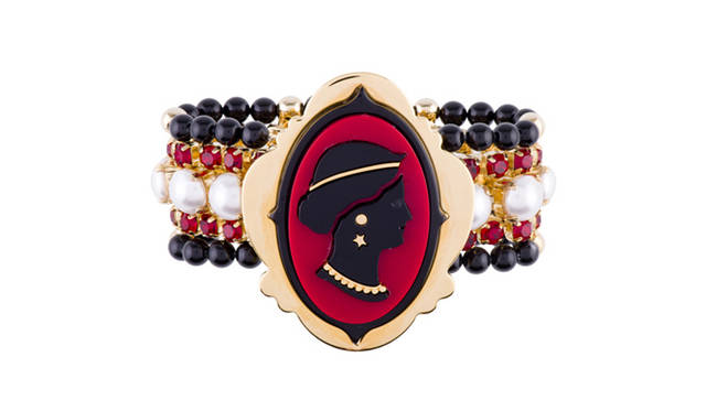 <strong>MIU MIU｜ミュウミュウ</strong>　ブレスレット（先行発売）6万3000円