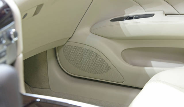 <strong>INFINITI　M35hL｜インフィニティ M35hL</strong>　北京にてワールドプレミアとなったインフィニティ　Lはロングホイールベースバージョンを意味する