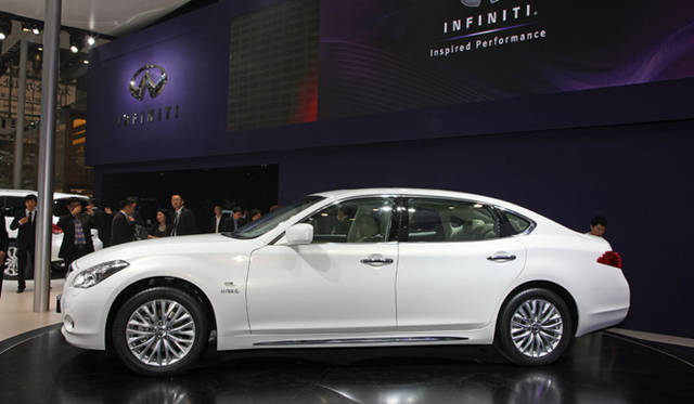 <strong>INFINITI　M35hL｜インフィニティ M35hL</strong>　北京にてワールドプレミアとなったインフィニティ　Lはロングホイールベースバージョンを意味する