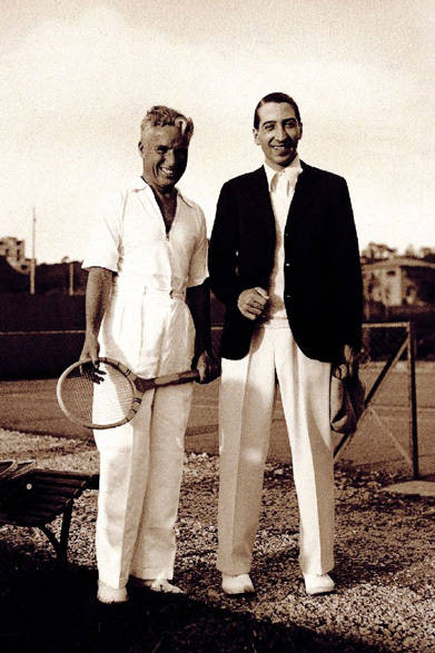 <strong>LACOSTE｜ラコステ</strong>　チャーリー・チャップリン（左）とルネ・ラコステ