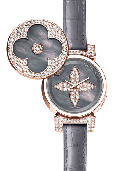 モノグラム・フラワーがかたどられたマザーオブパールの蓋を回転させると、ダイヤモンドがパヴェセッティングされたモノグラム・フラワーの文字盤が現れる。<br /><br />  <strong>タンブール ビジュ シークレット ピンクゴールド</strong><br /> 250万2150円（参考価格）<br /> クオーツ、直径22mm、PG×ダイヤモンド<br /> 2012年12月以降発売予定<br /><br />  ルイ・ヴィトン カスタマーサービス<br /> Tel. 03-3478-2100