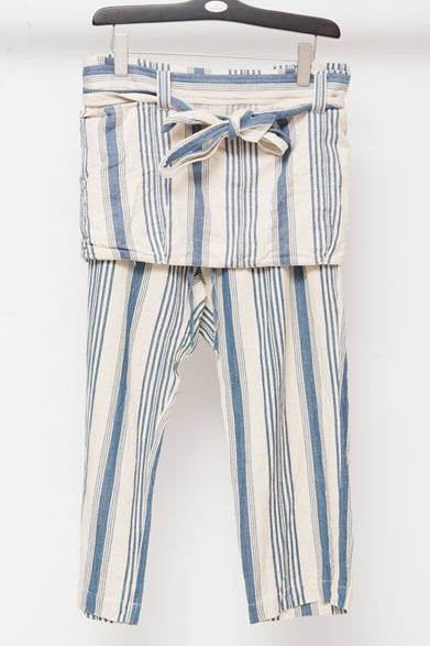 <strong>UNITED ARROWS｜ユナイテッドアローズ</strong>　パンツ1万9950円、エプロン1万7850円（ティーエスエス／ユナイテッドアローズ 原宿本店 メンズ館）