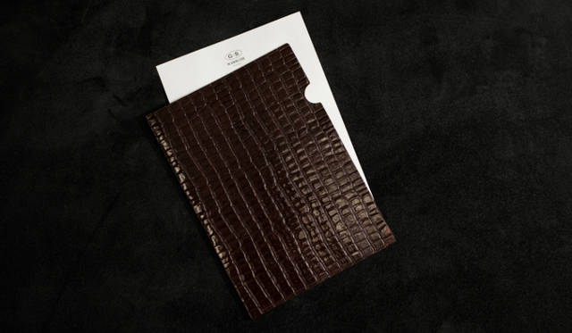 <strong>The General Store</strong>　クロコダイル調のファイルフォルダー 1万8900円