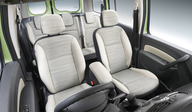 <strong>RENAULT KANGOO Couleur│ルノー カングー クルール</strong>　インテリア