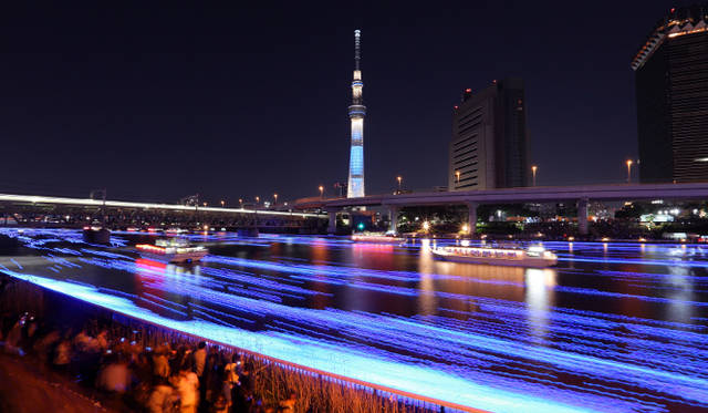 5月6日におこなわれた「東京ホタル」ではスカイツリーも点灯。戸恒さんも観客のひとりとして鑑賞した